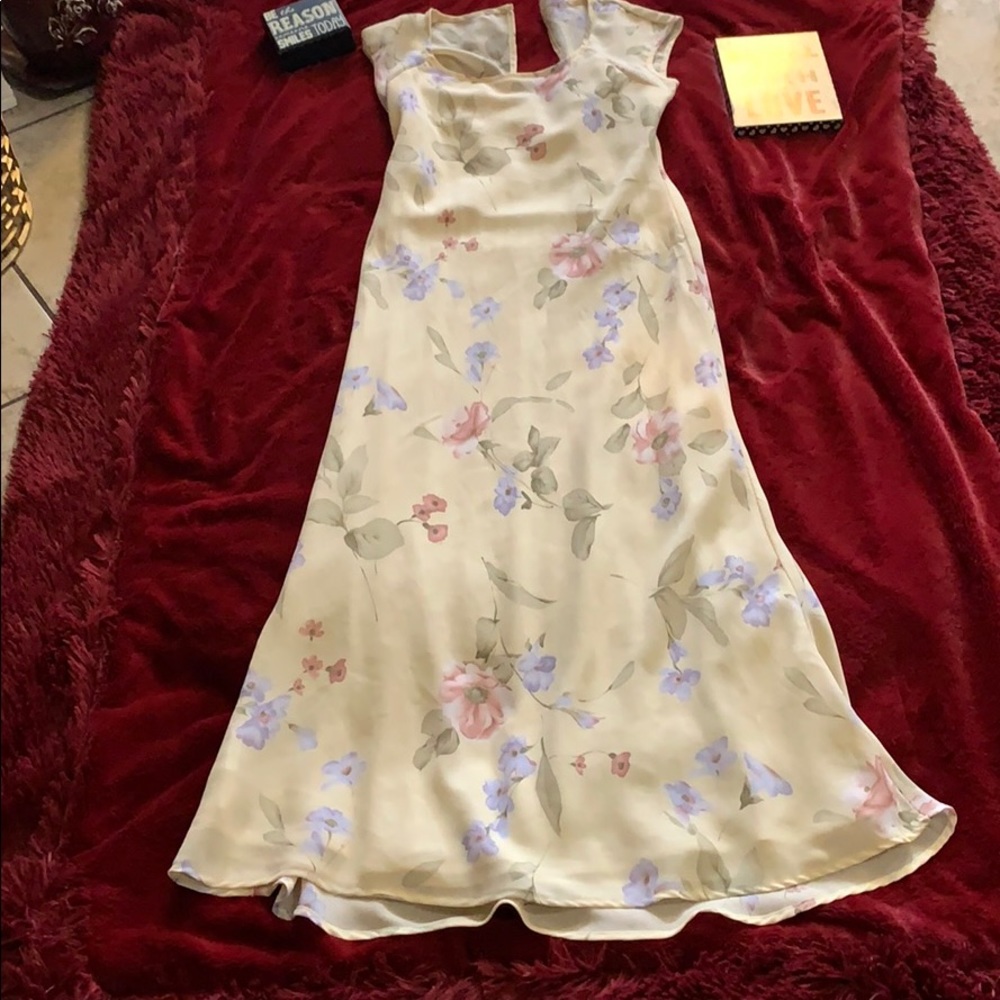 Dress - Picture 2 of 7